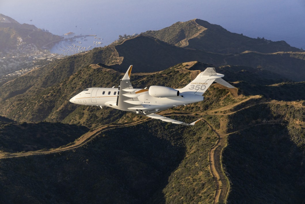 Bombardier Challenger 350 private jet in dubai uae