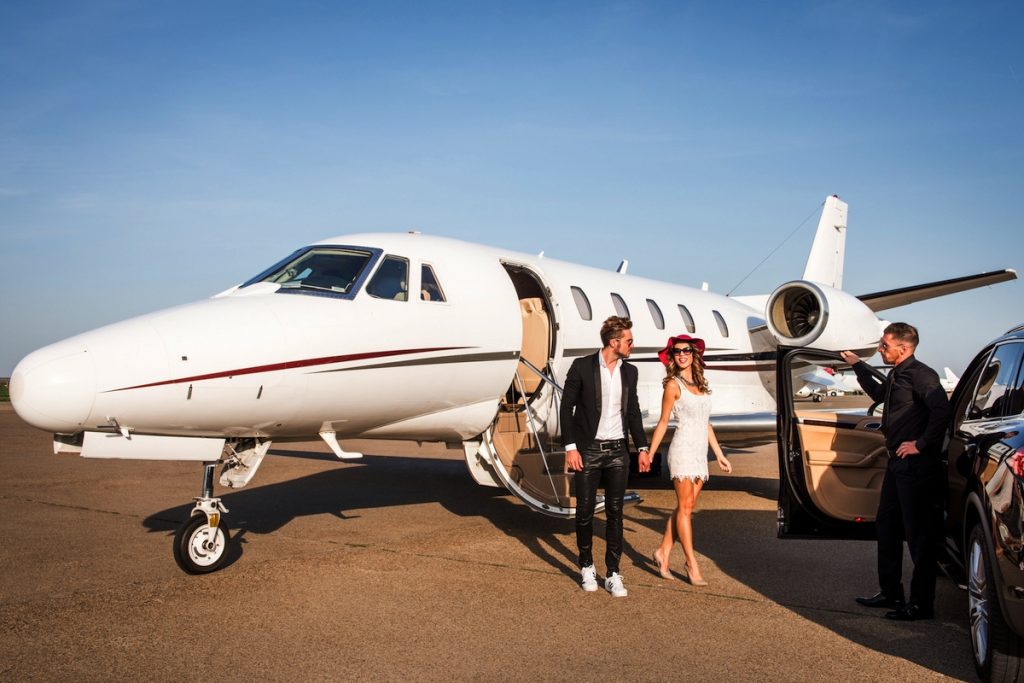 Private Jet Vs. First-Class Commercial In The UAE Which Is Right For You?